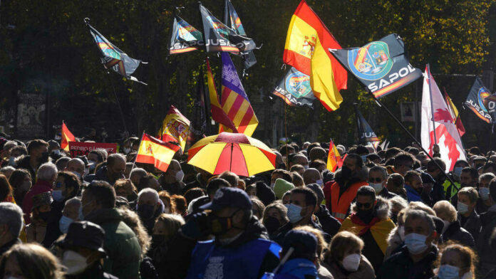 Espagne : à Madrid, manifestation de policiers en colère contre le gouvernement