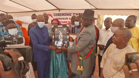 Pour services rendus : la Mairie de la Commune V célèbre son ancien Secrétaire général