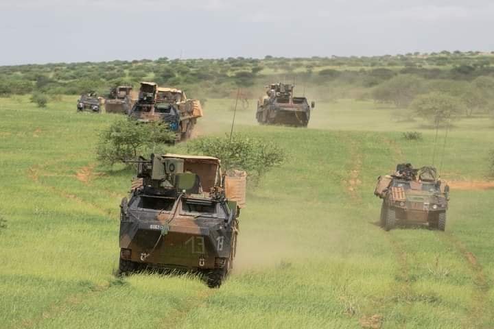 La France maintiendra un soutien aérien au Mali après le départ de Barkhane, selon Reuters