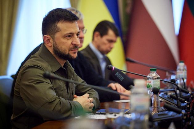“Nous n’avons pas les armes pour libérer Marioupol”, regrette Zelensky